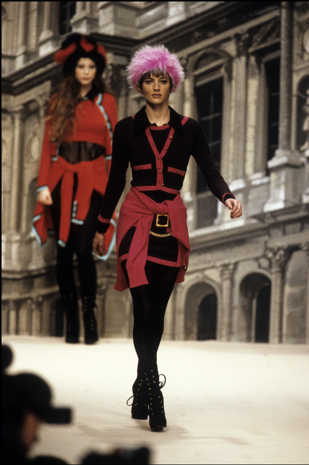 CHANELニット上下スーツ CHANEL 1994 Runway Cashmere Crop Top + Cardigan Set — Garment